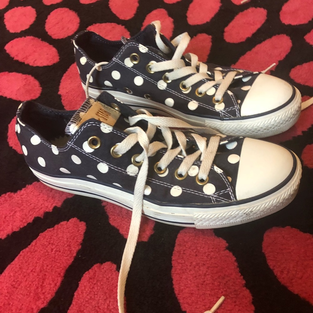 Converse Women’s size 8 blue with white polka dot